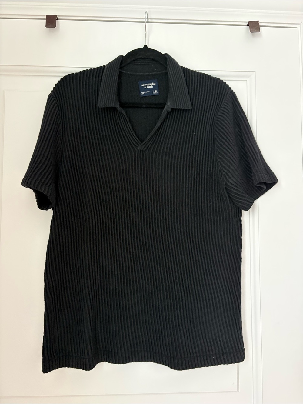 Abercrombie & Fitch Men's Black Ribbed V‑Neck Polo